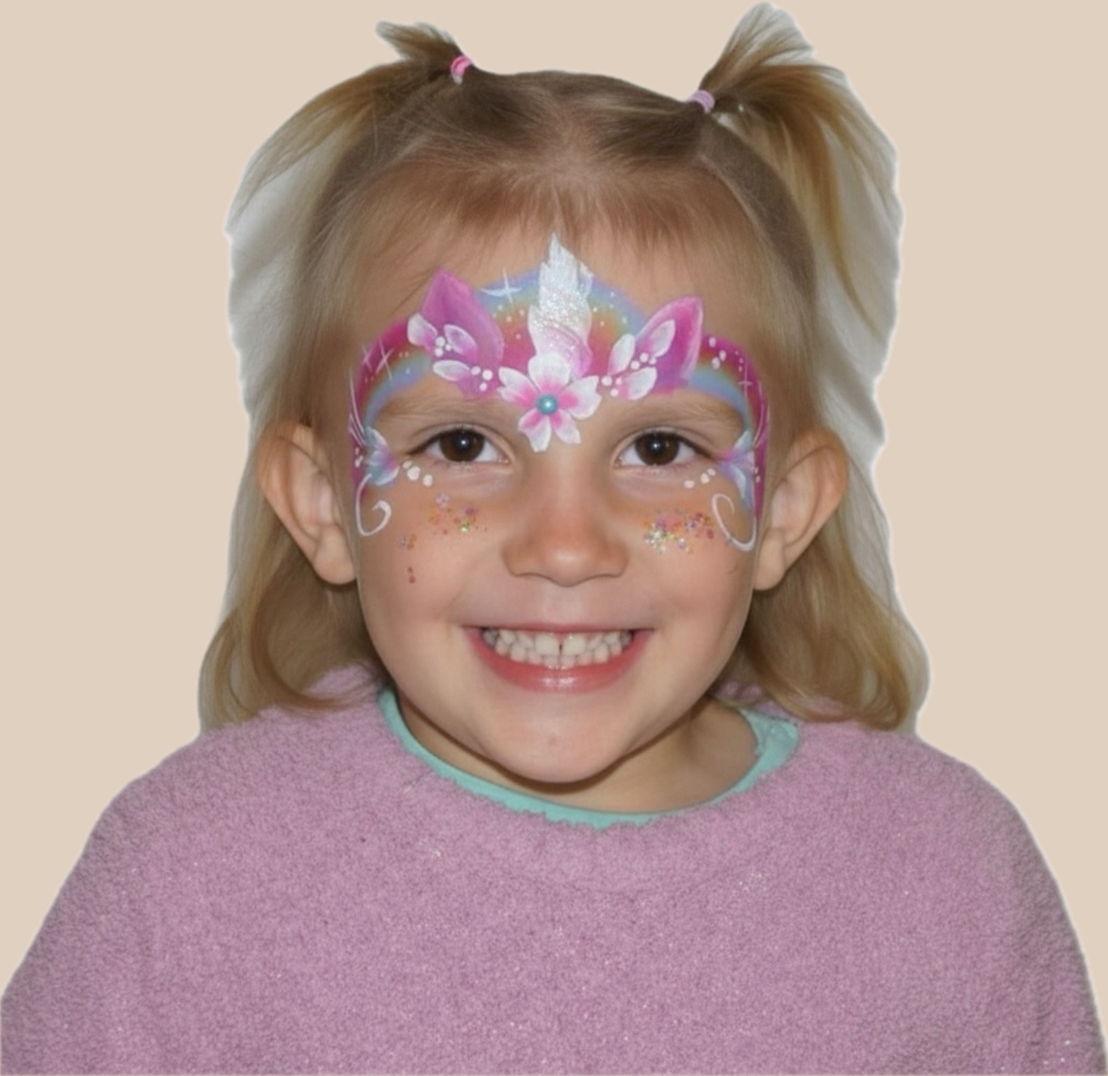 Kind mit Einhorn-Krone-Kinderschminken
